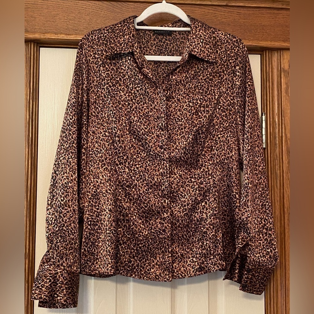 Rafaella Women’s Leopard Print Button Front Blouse LS Sz L / XL ??